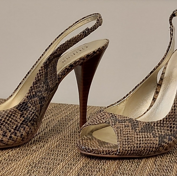 Size 6M Guess by Marciano Women's Shoes/Heels, Gold Snakeskin - Picture 3 of 7